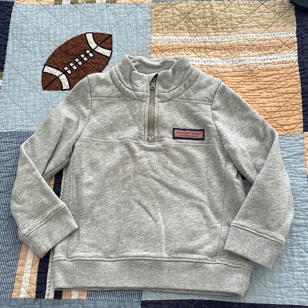 Vineyard Vines quarter zip sweatshirt in gray size 5